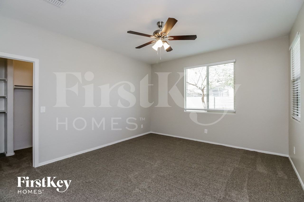 9324 W Jones Ave - Photo 7 of 15