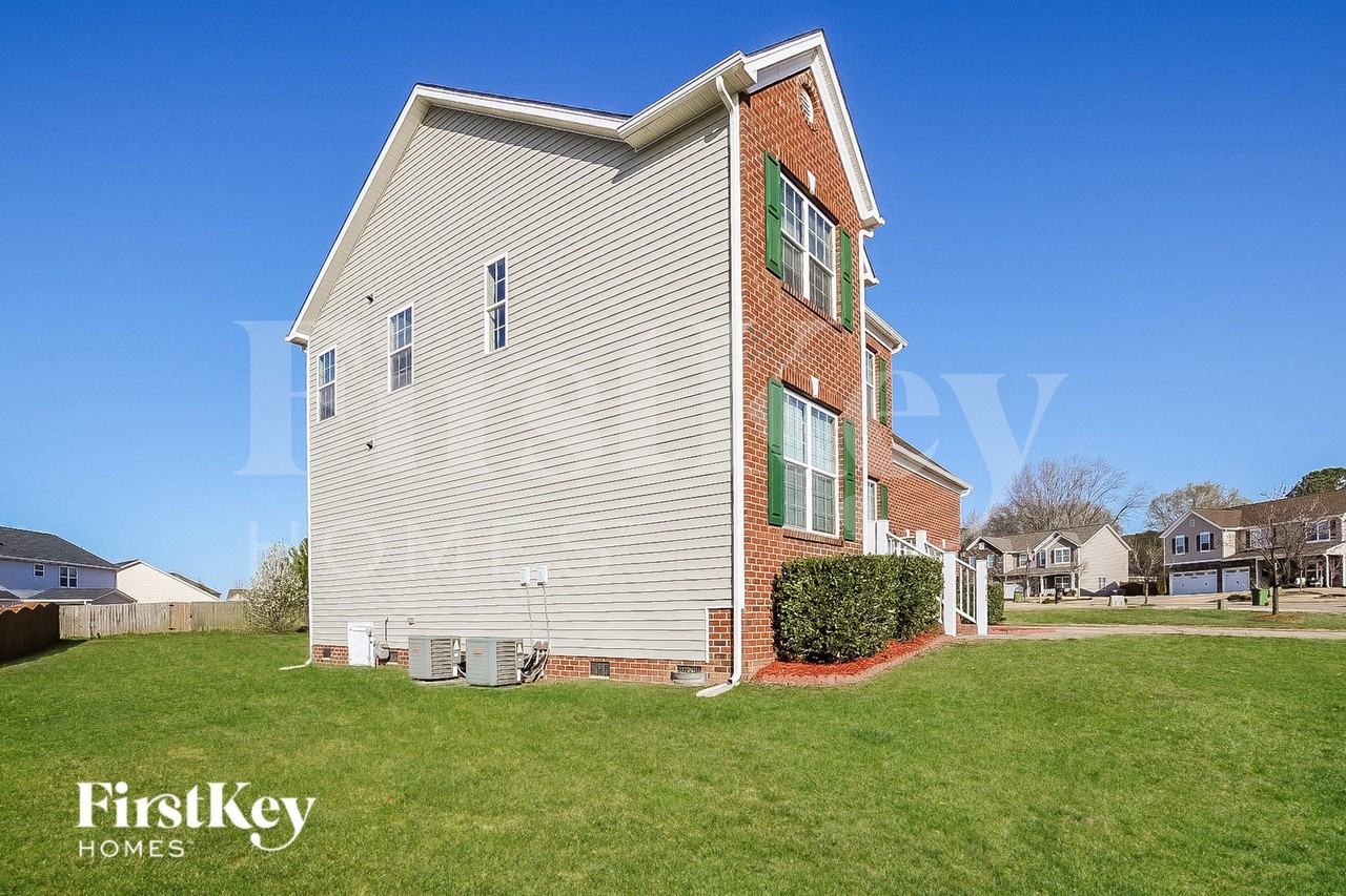 1400 Chimney Ridge Dr - Photo 2 of 15