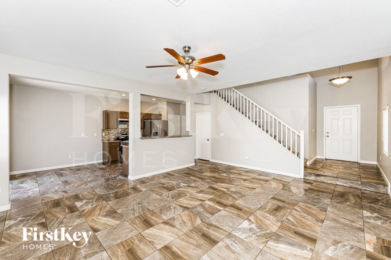 528 Brown Breeches Ave - Photo 6 of 19