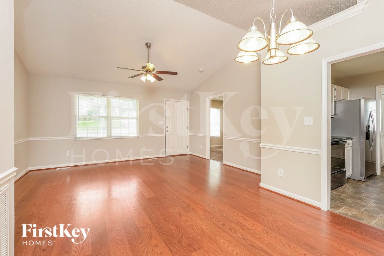 514 Three Oaks Dr - Photo 3 of 16
