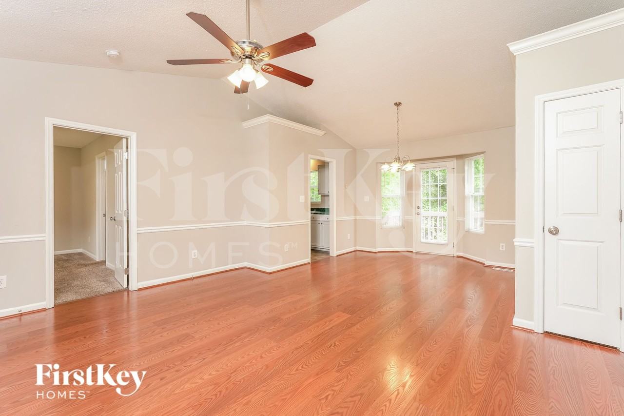 514 Three Oaks Dr - Photo 4 of 16