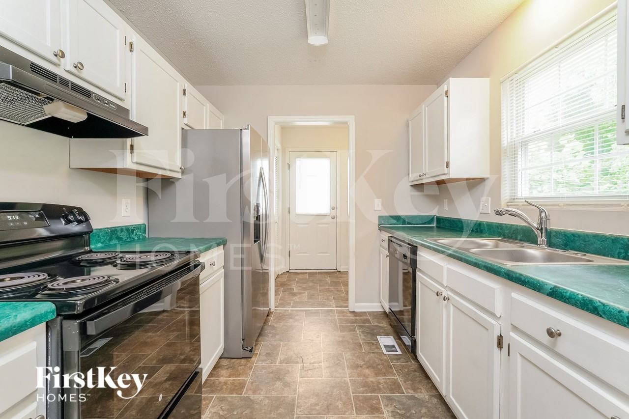 514 Three Oaks Dr - Photo 6 of 16