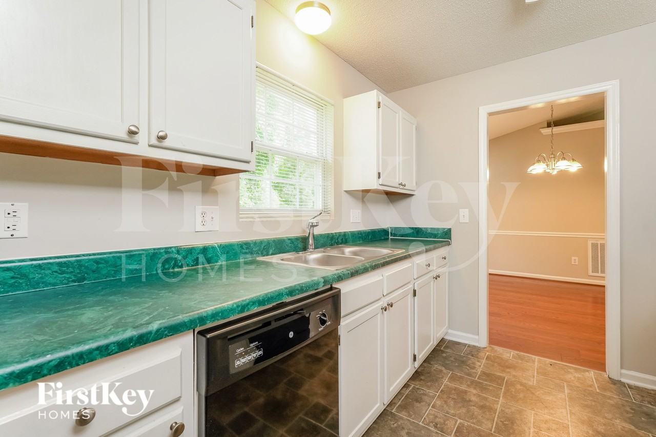 514 Three Oaks Dr - Photo 7 of 16