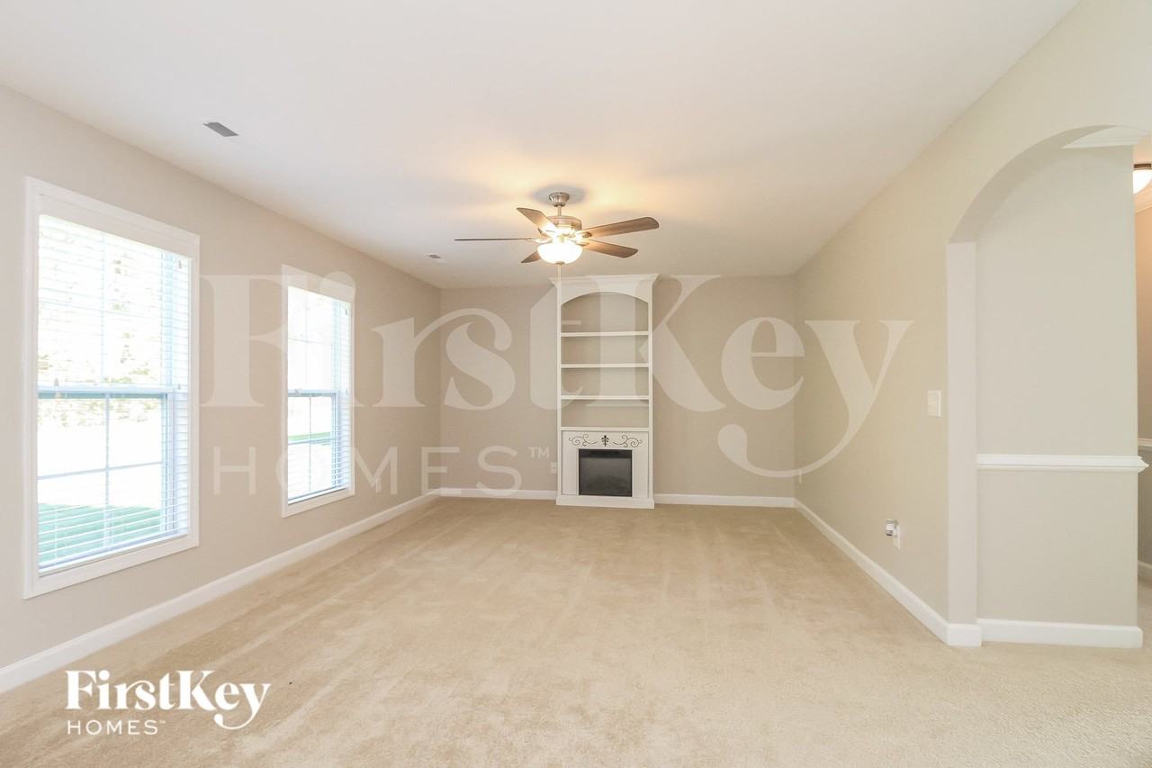 1647 Crestlawn Trl - Photo 4 of 16