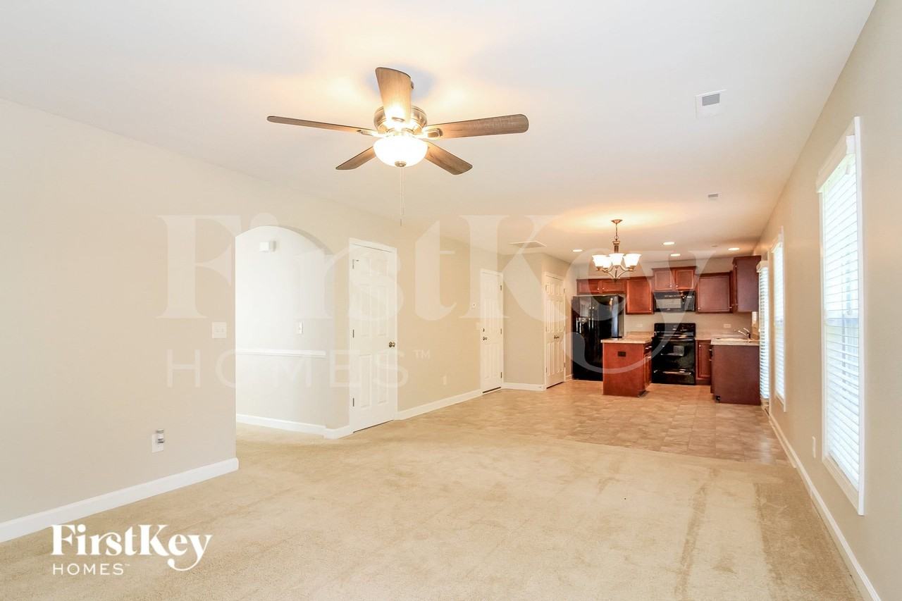 1647 Crestlawn Trl - Photo 5 of 16