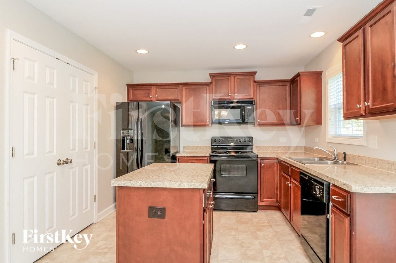 1647 Crestlawn Trl - Photo 6 of 16