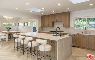 624 N Beverly Dr - Photo 6 of 8