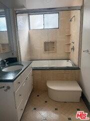 223 S Lasky Dr - Photo 2 of 7