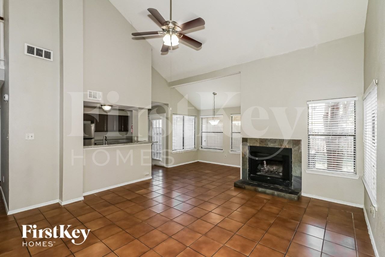 8603 Kinghaven St - Photo 2 of 19
