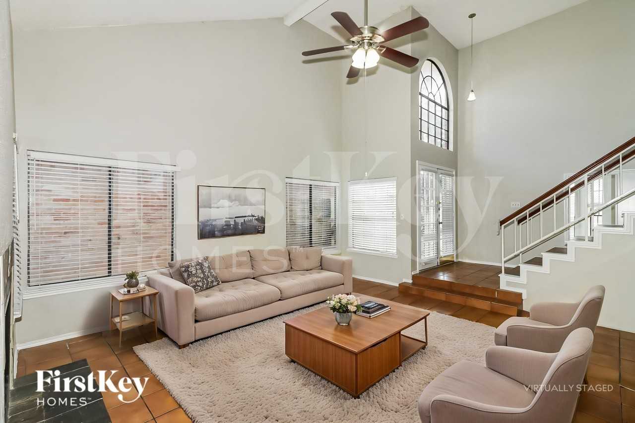 8603 Kinghaven St - Photo 4 of 19