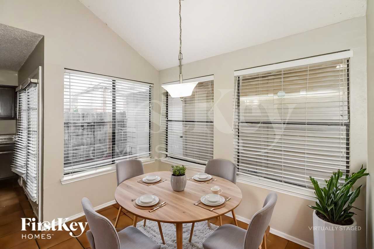 8603 Kinghaven St - Photo 6 of 19