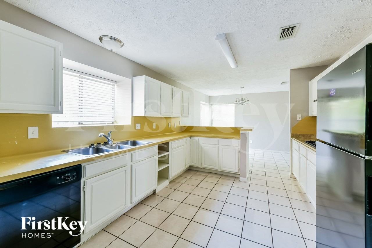 8511 Stagewood Dr - Photo 6 of 15