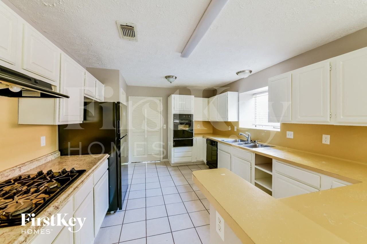 8511 Stagewood Dr - Photo 7 of 15