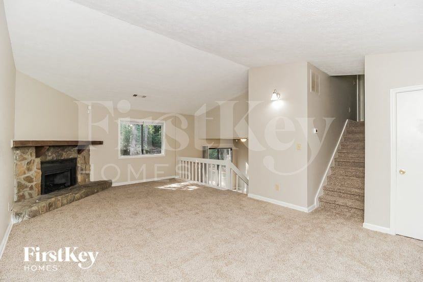 5211 Scarbrough Ln - Photo 2 of 16