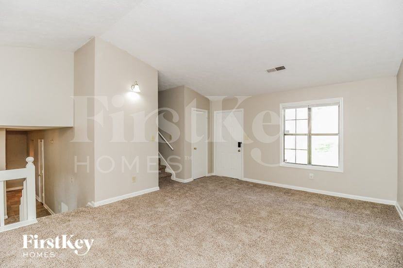 5211 Scarbrough Ln - Photo 3 of 16