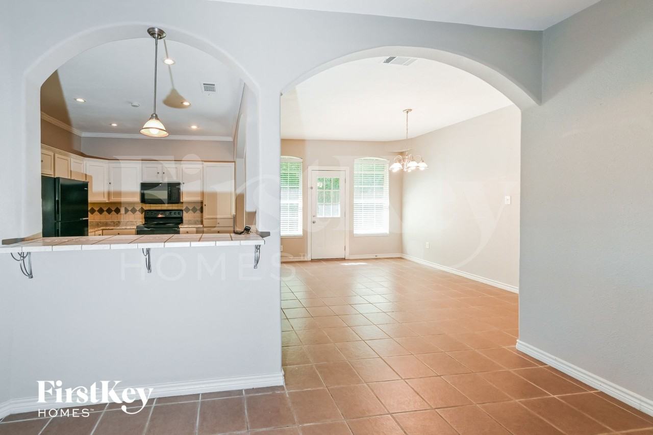 4447 Donalbain Dr - Photo 4 of 15