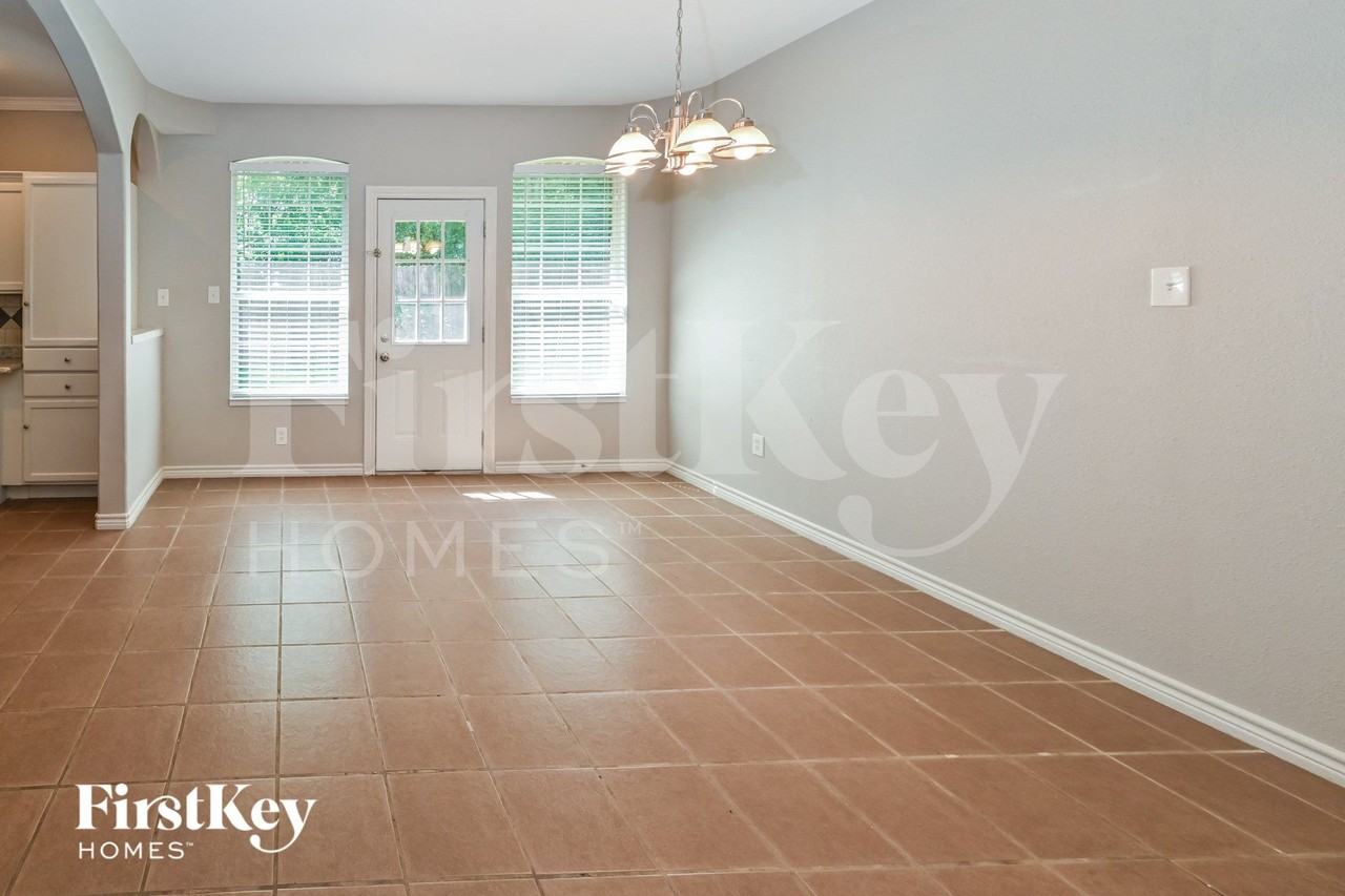 4447 Donalbain Dr - Photo 5 of 15