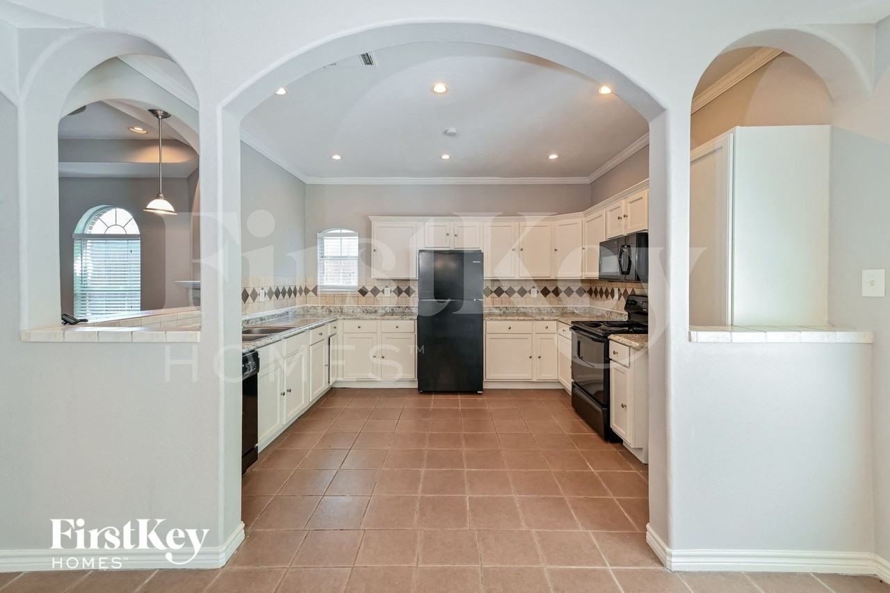 4447 Donalbain Dr - Photo 6 of 15