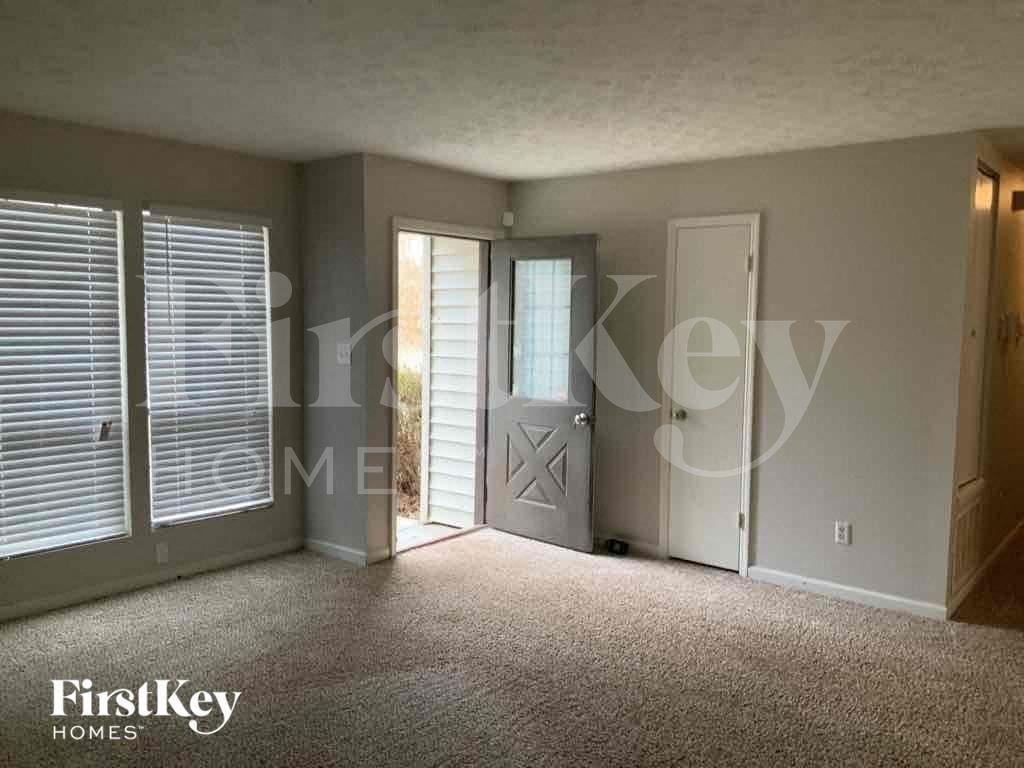 3907 Wood Path Dr - Photo 4 of 17