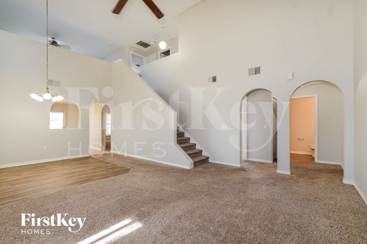 3637 Queens Cove Blvd - Photo 3 of 19