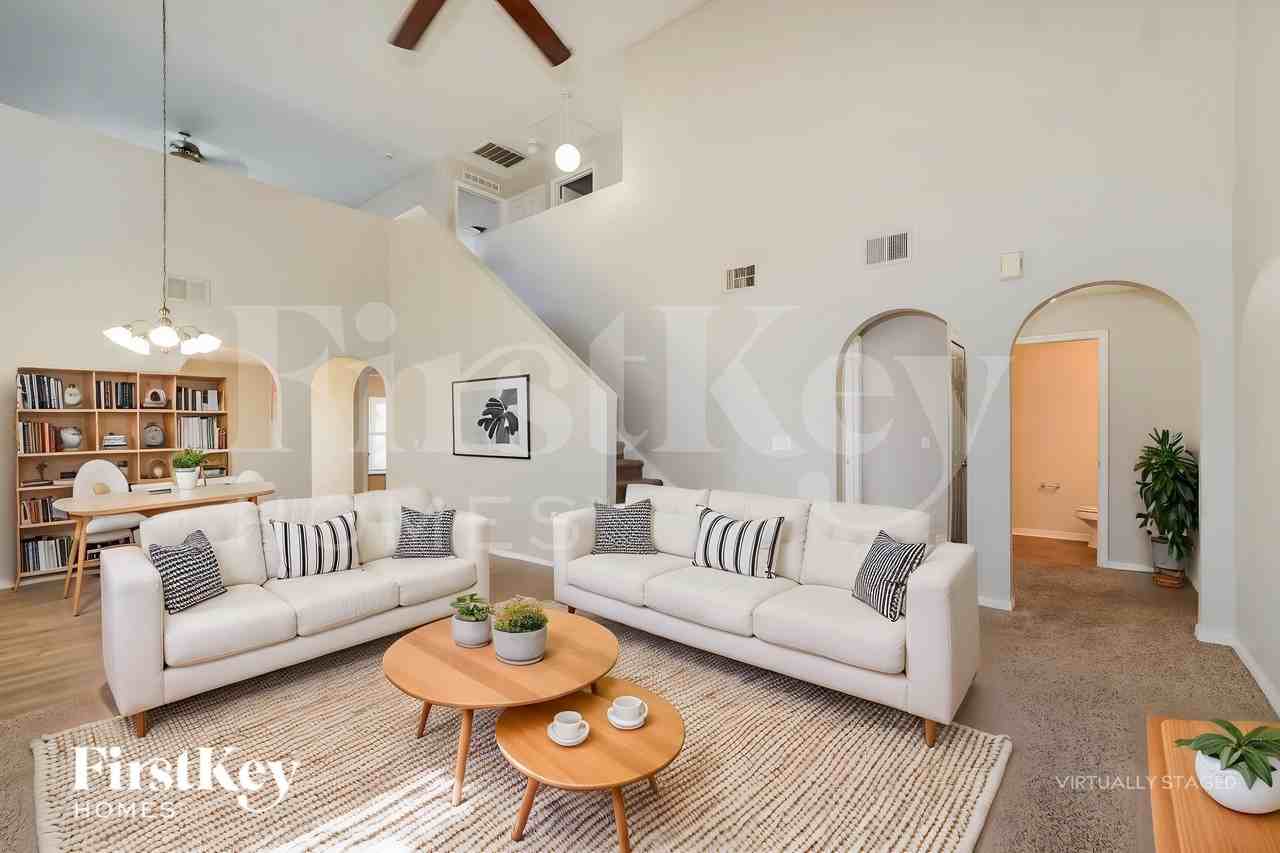 3637 Queens Cove Blvd - Photo 4 of 19