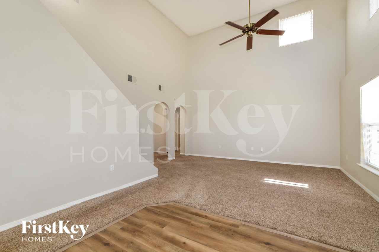 3637 Queens Cove Blvd - Photo 5 of 19