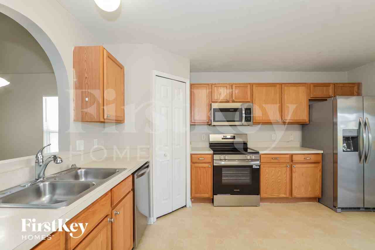 3637 Queens Cove Blvd - Photo 6 of 19