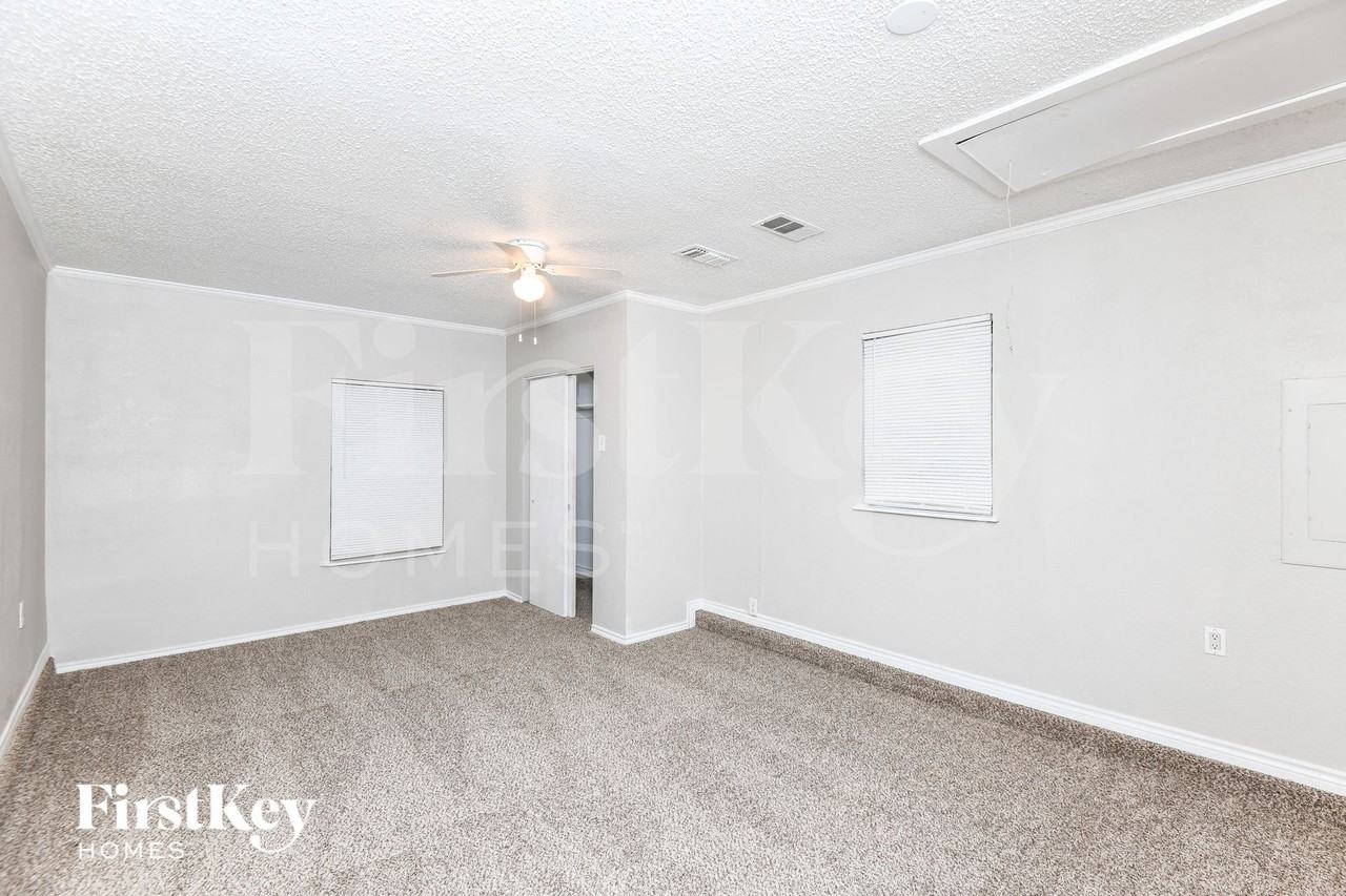 3630 Williamsburg Dr - Photo 2 of 15