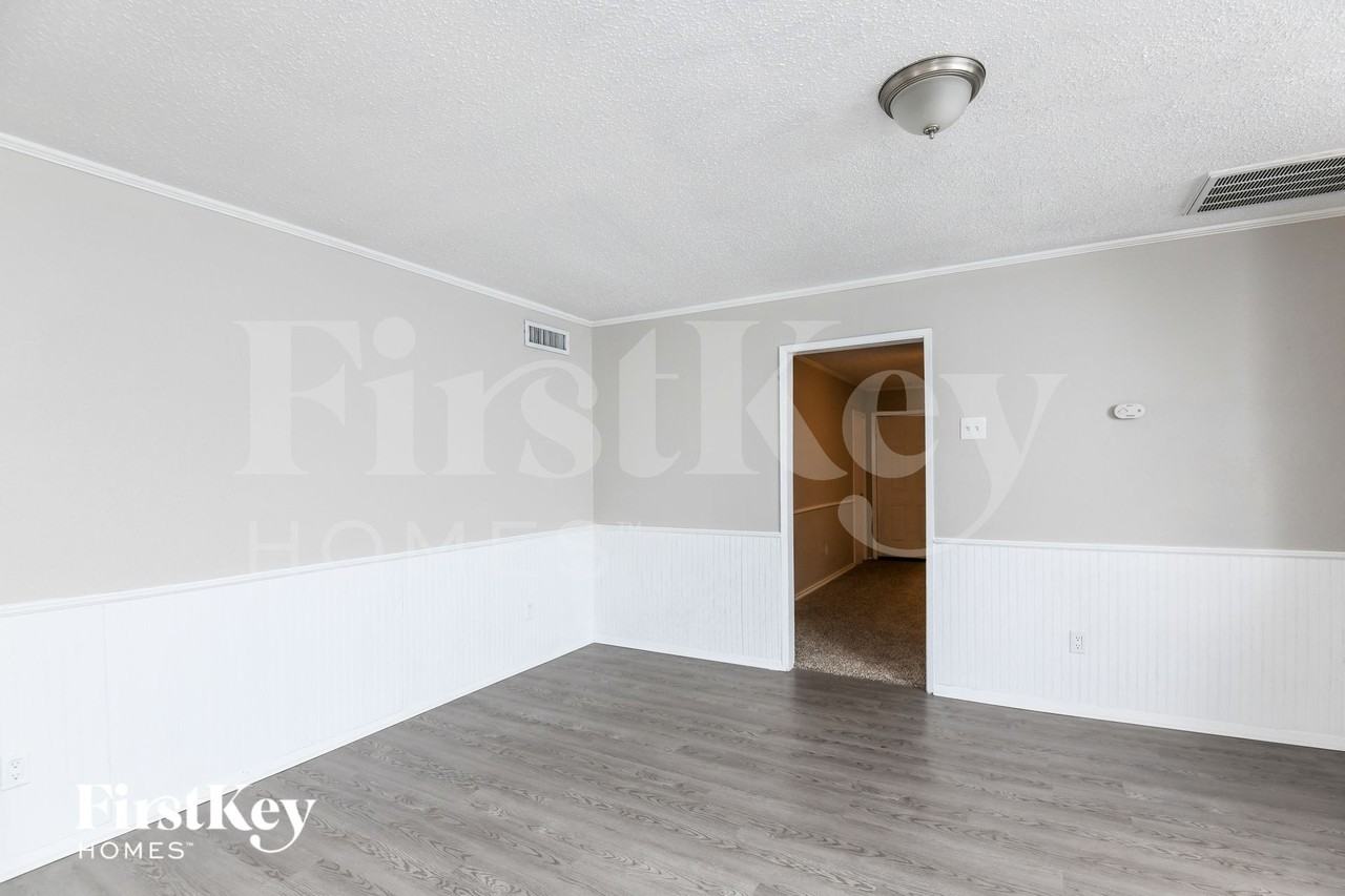 3630 Williamsburg Dr - Photo 3 of 15
