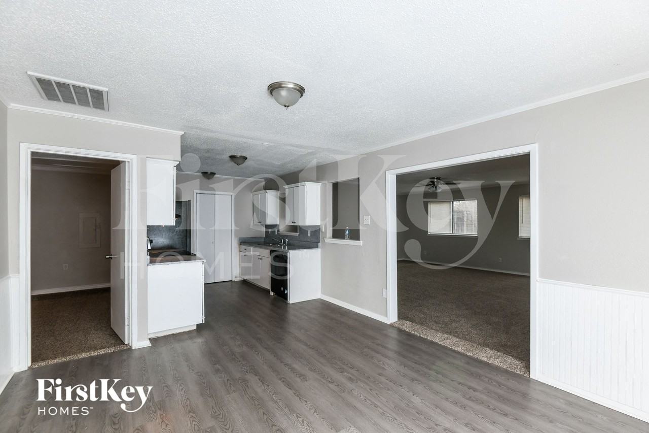 3630 Williamsburg Dr - Photo 4 of 15