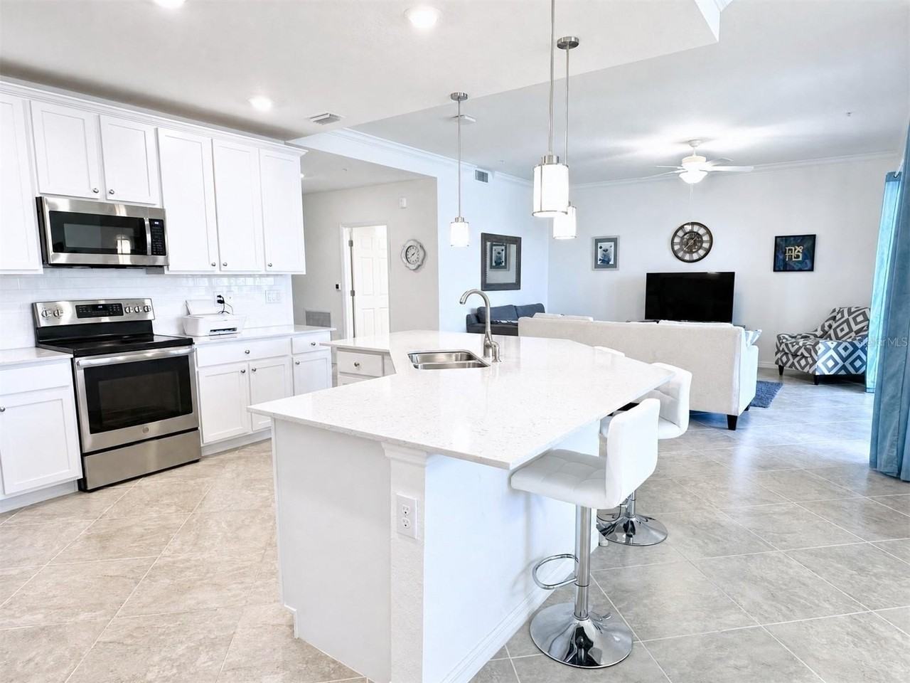 10054 Crooked Creek Dr #102 - Photo 4 of 46