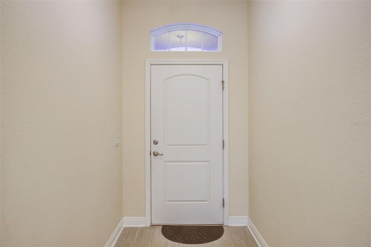 1130 Sabine Ln - Photo 2 of 35