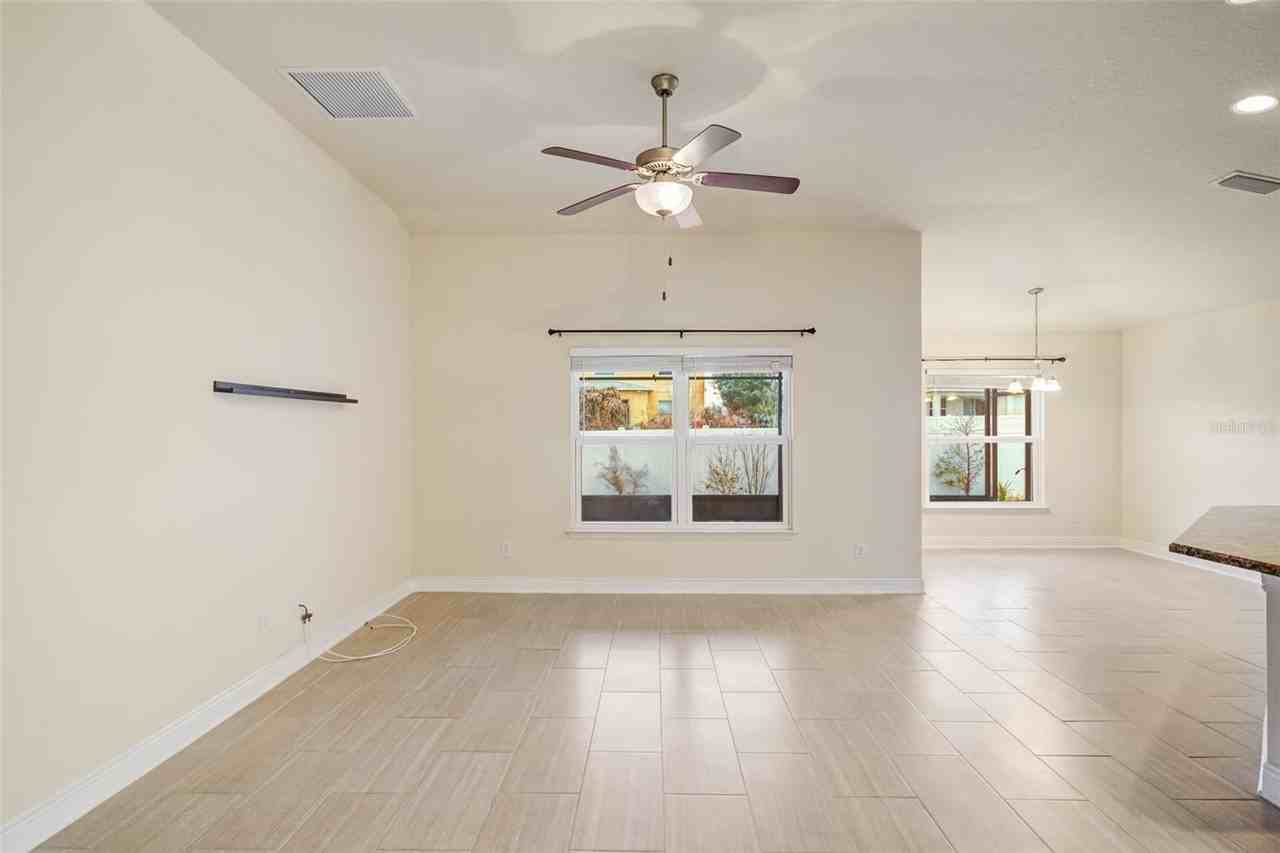 1130 Sabine Ln - Photo 3 of 35