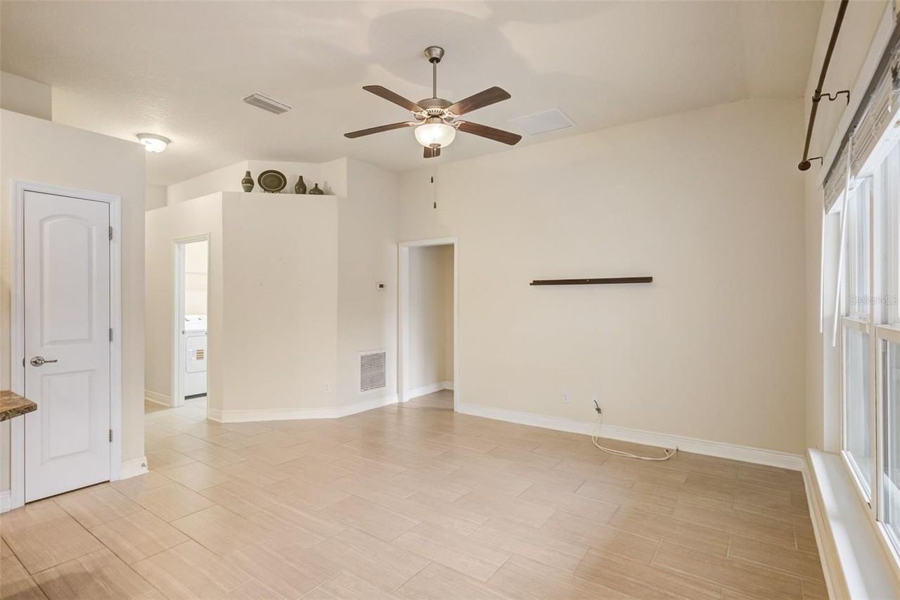 1130 Sabine Ln - Photo 6 of 35