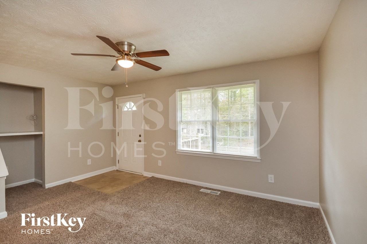 2826 Bay Leaf Dr Se - Photo 2 of 15