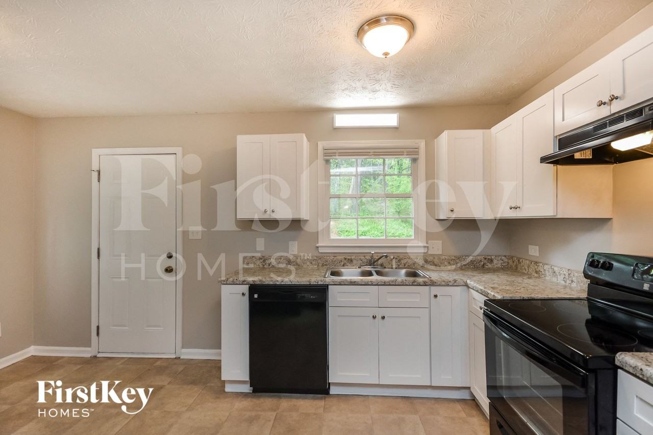 2826 Bay Leaf Dr Se - Photo 4 of 15