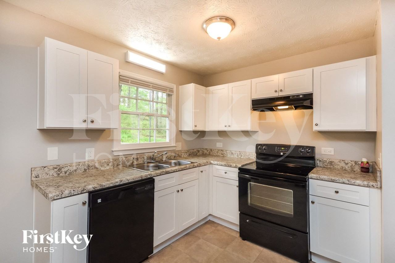 2826 Bay Leaf Dr Se - Photo 5 of 15