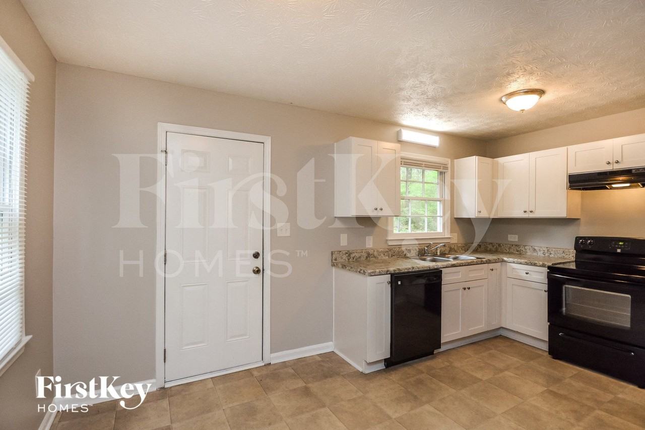 2826 Bay Leaf Dr Se - Photo 6 of 15