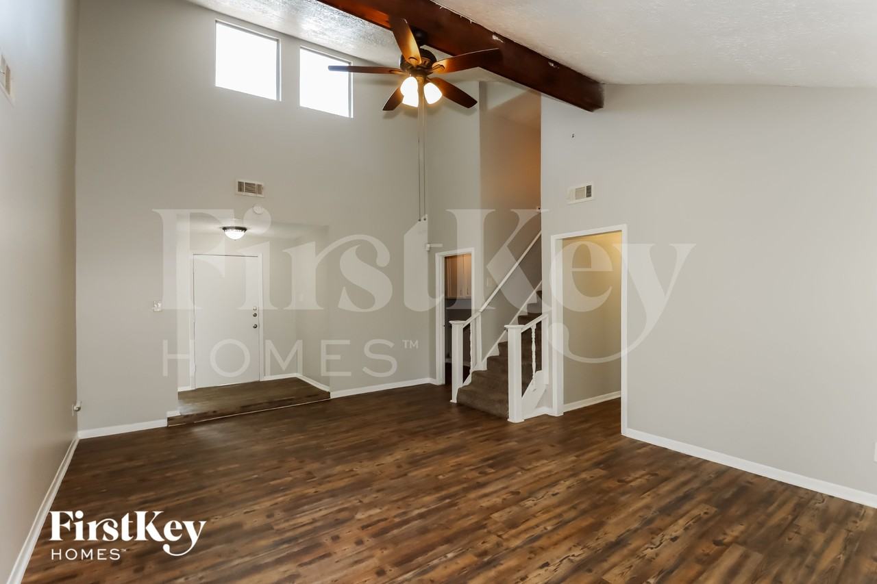 24023 Spring Mill Ln - Photo 3 of 15