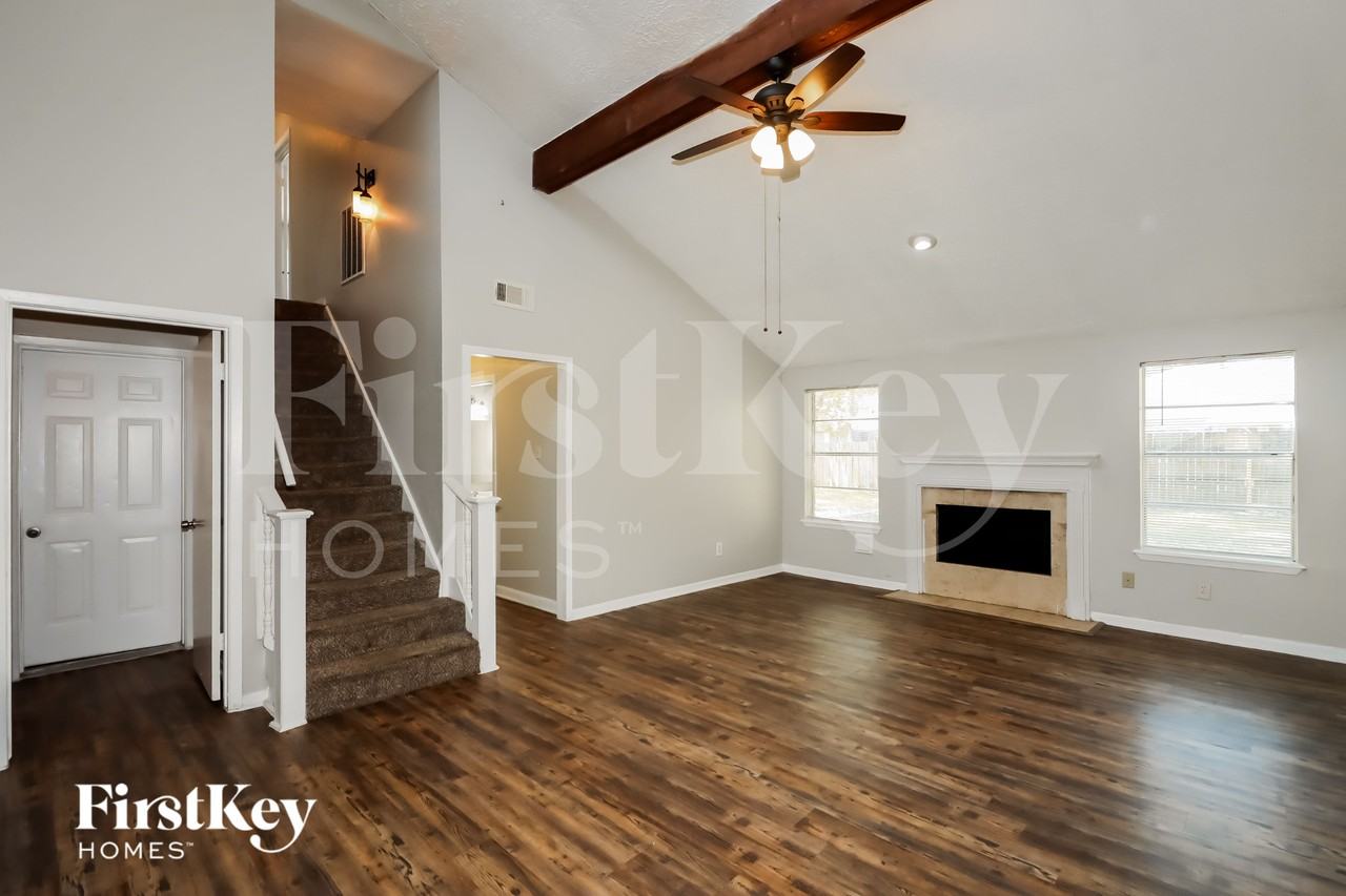 24023 Spring Mill Ln - Photo 4 of 15