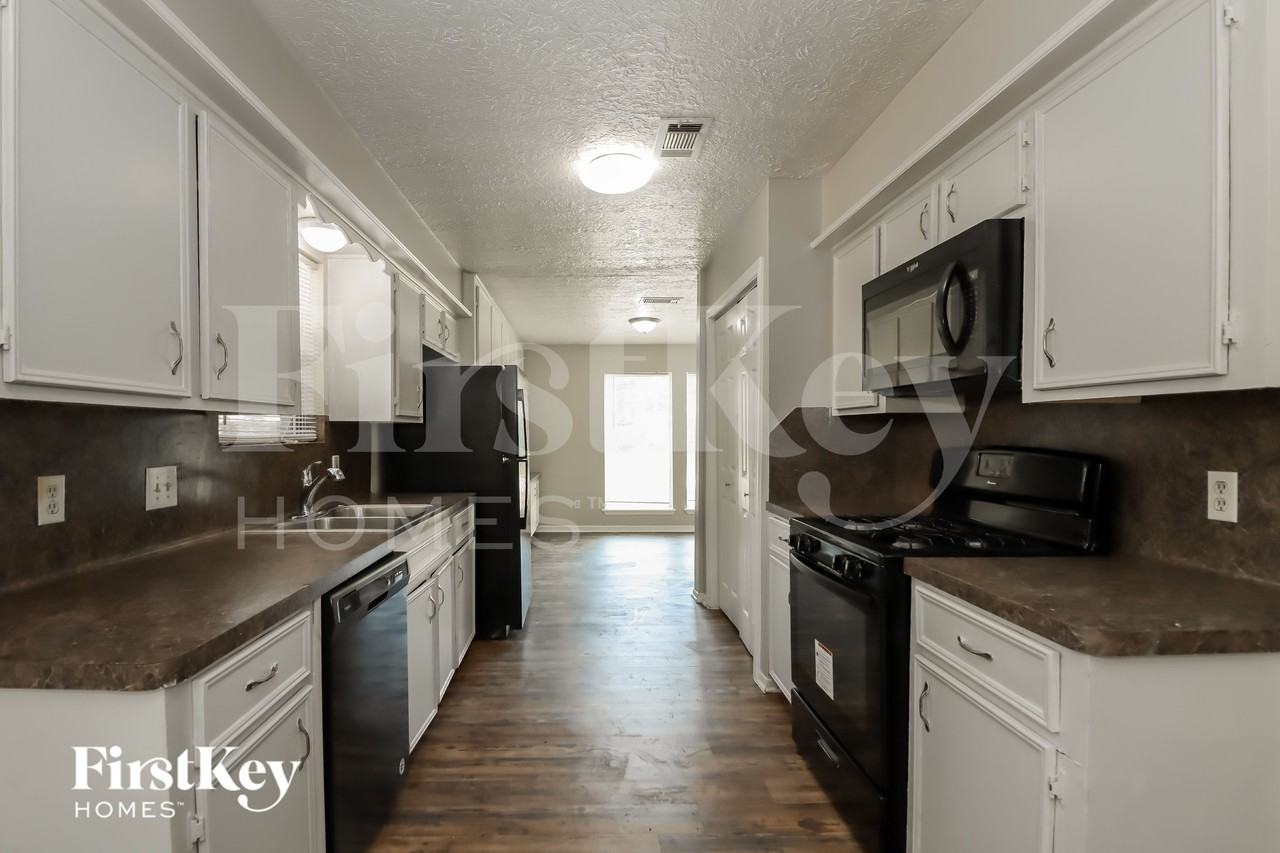 24023 Spring Mill Ln - Photo 6 of 15