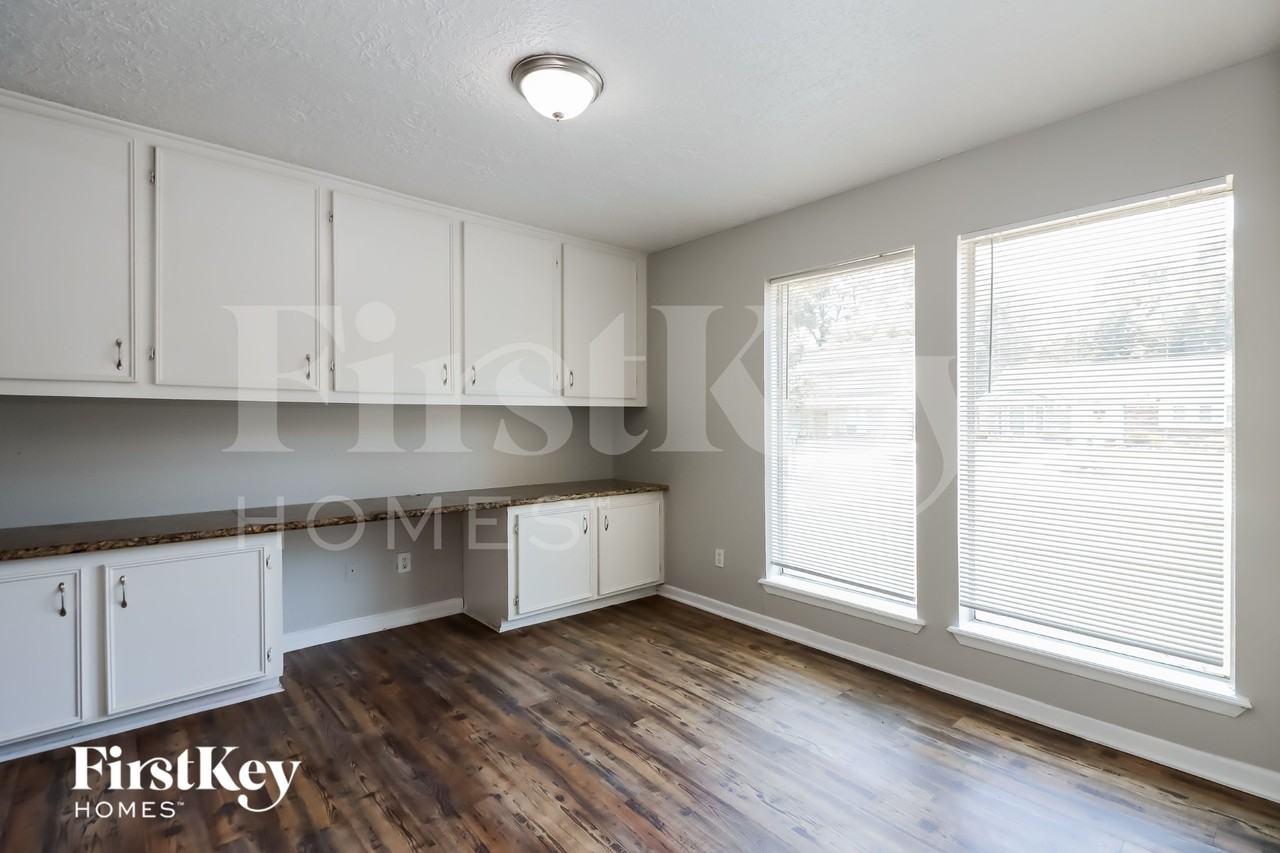 24023 Spring Mill Ln - Photo 7 of 15
