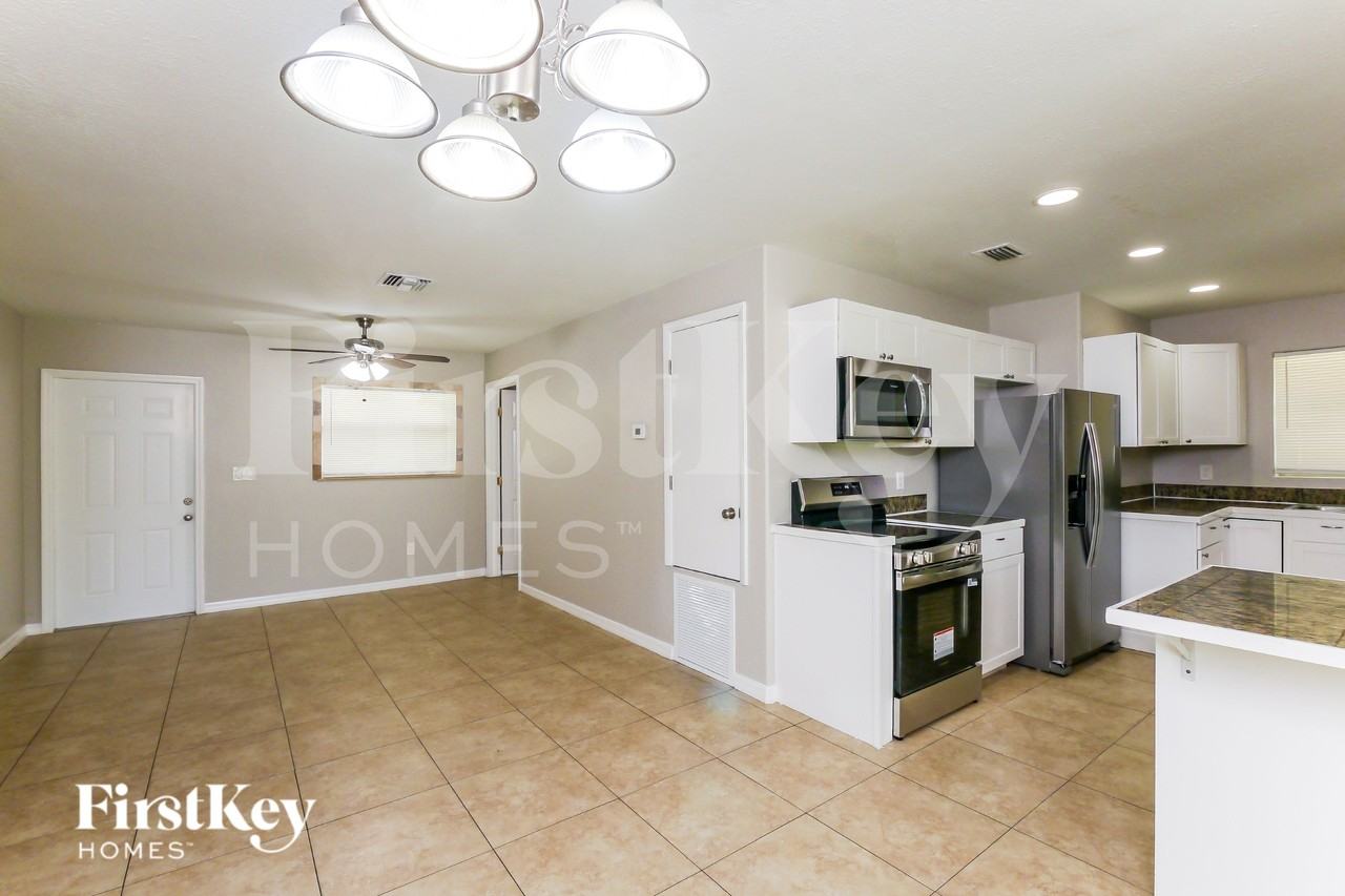 2174 Nw 62nd Ave - Photo 5 of 16