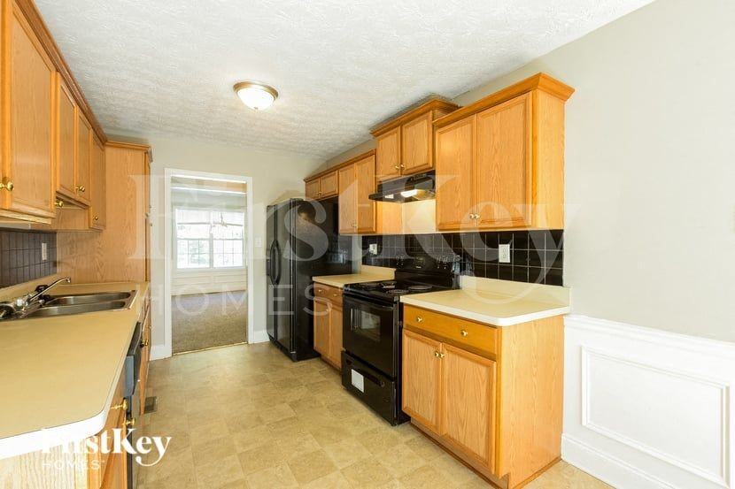 194 Rochester Ct - Photo 5 of 15