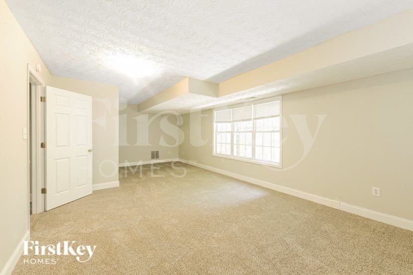 194 Rochester Ct - Photo 7 of 15