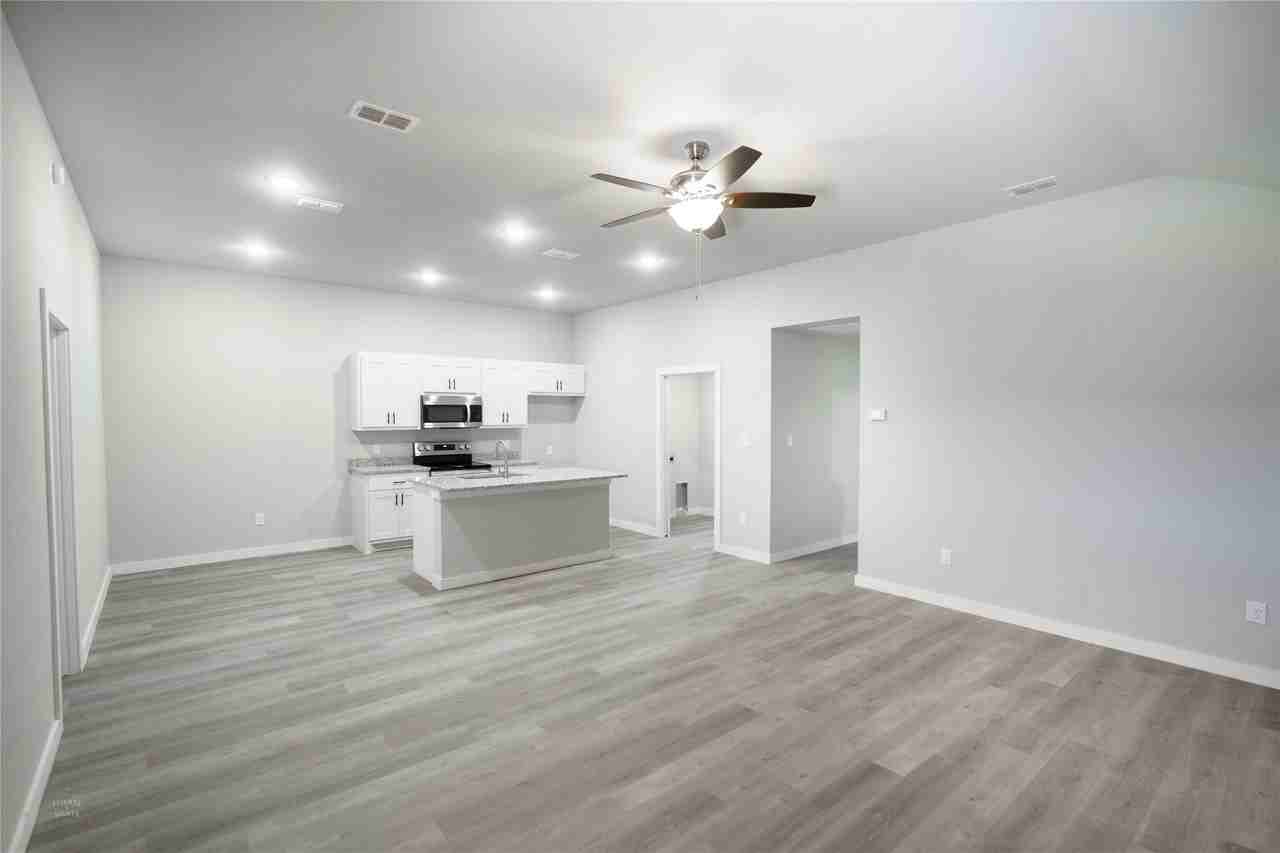 504 Colorado St - Photo 2 of 13