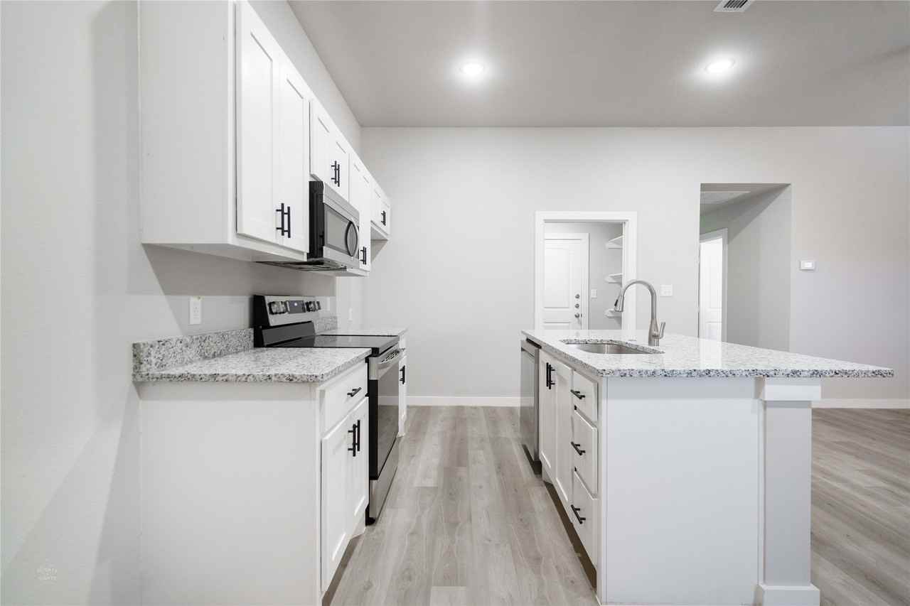 504 Colorado St - Photo 5 of 13
