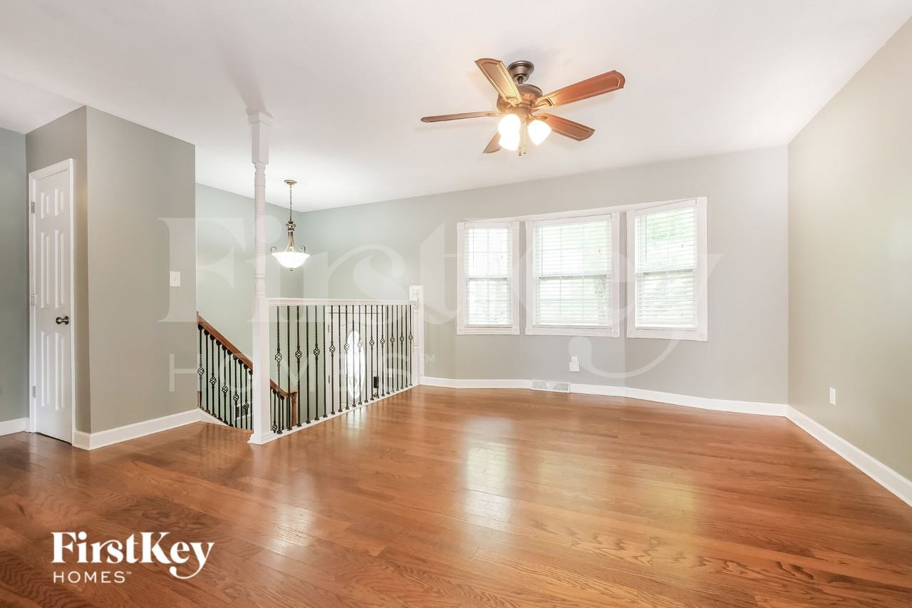 1903 Karlton Way - Photo 5 of 16
