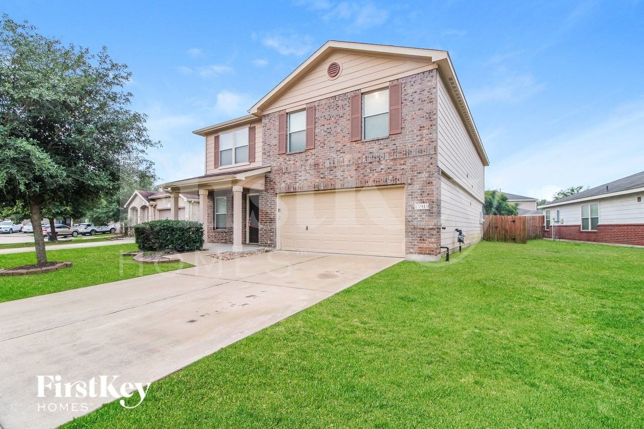 15919 Arapaho Bend Ln - Photo 2 of 16