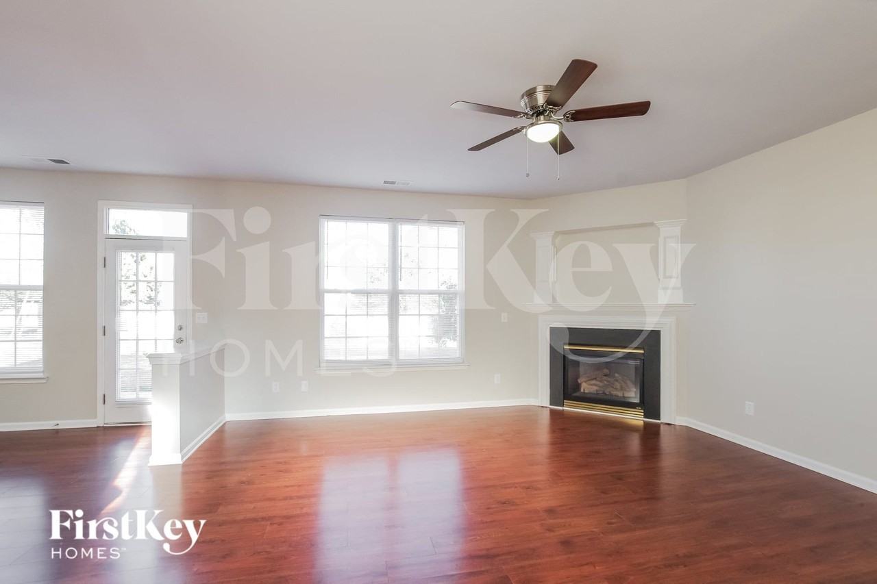 15236 Dehavilland Dr - Photo 3 of 15